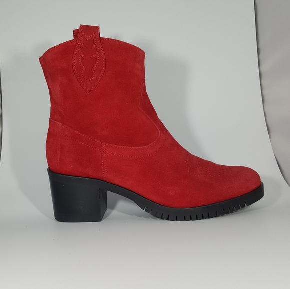 THE FLEXX Shoes - The Flexx Red Suede Western Bootie